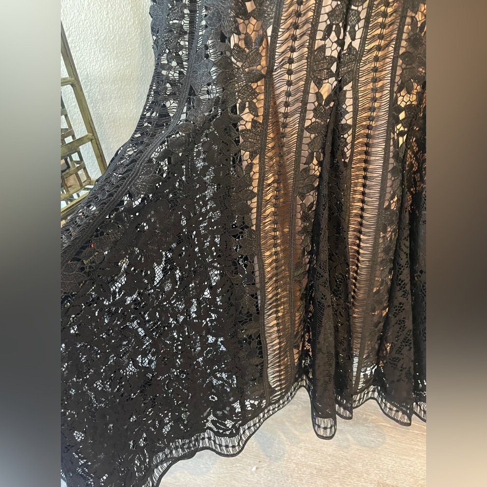 Saylor Black Lace Nude Lined Midi Dress Large NWT - Picture 8 of 8